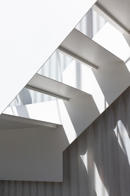 Proyecto Mutan workshop and showroom